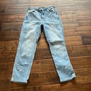 Cute Hollister jeans with embroidered daisies
